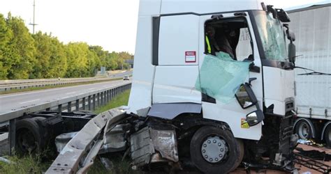 Aufwendige Bergung Nach Lkw Unfall Auf A Am Hermsdorfer Kreuz