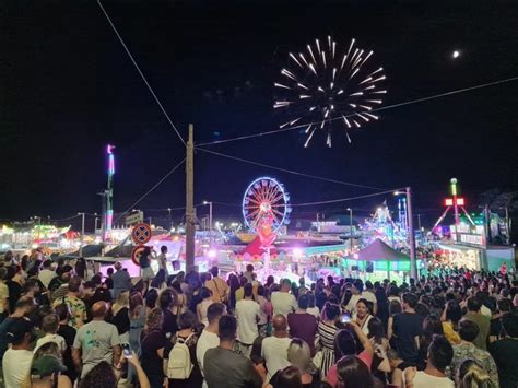 Cremona Sera Tanta Gente Al Luna Park O Lungo Il Fiume Per I