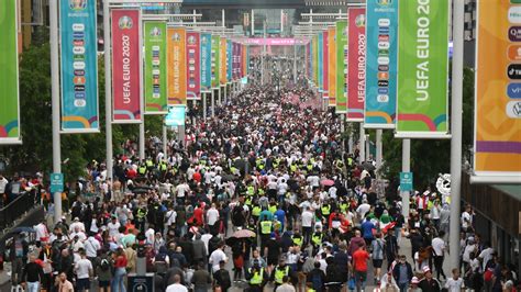 English fan frenzy ahead of Euro final against Italy