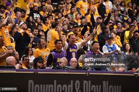 3,493 Lakers Fans Staples Center Stock Photos, High-Res Pictures, and ...