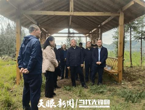 贵州省关工委常务副主任张群山一行到石阡调研督导工作服务杨红军