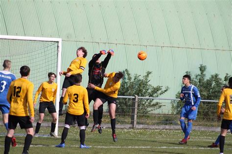 Album LOURDE DEFAITE DES U17A EN 1 4 FINALE DE LA Club Football