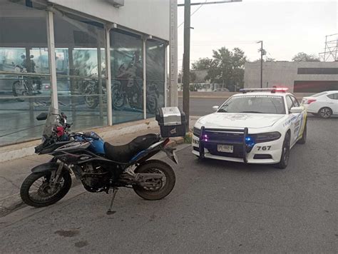 Choca Motociclista Contra Auto Y Resulta Lesionado