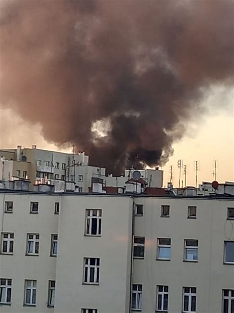 Wrocław Czarny dym nad miastem Pożar nowego budynku na Kleczkowie