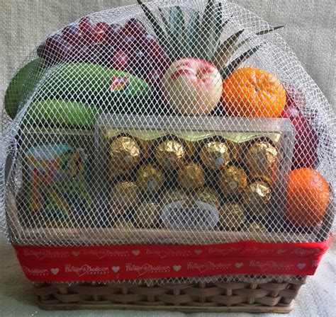 Fruit Basket,Chocolate & Nuts | flowerandballooncompany.com