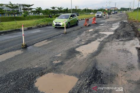 Jalan Ke Pintu Tol Kota Baru Di Lampung Rusak ANTARA News