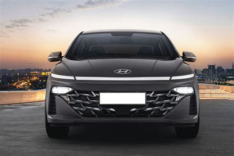 Hyundai Verna Front View Image by CarDekho