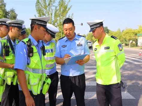 寻找最美基层民警 张宁：石嘴山街头最靓“荧光绿”澎湃号·政务澎湃新闻 The Paper