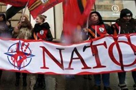 A Roma Flash Mob Contro La Nato E Lesercitazione Trident Juncture