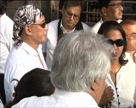 Bollywood celebs attend Vinod Khanna's funeral | News | Zee News