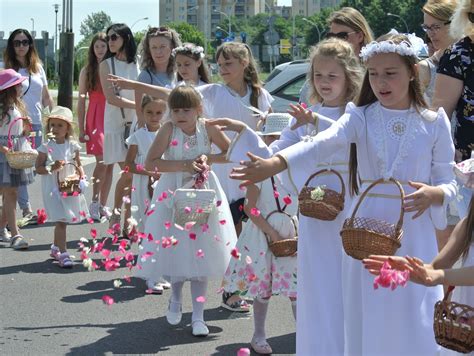 Boże Ciało Katolicy świętują Uroczystość Najświętszego Ciała i Krwi