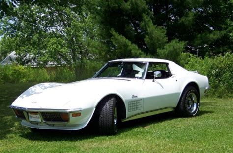 Classic White 1977 Chevrolet Corvette