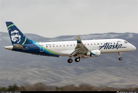 N192SY Alaska Airlines Embraer ERJ 175LR ERJ 170 200 LR Photo By