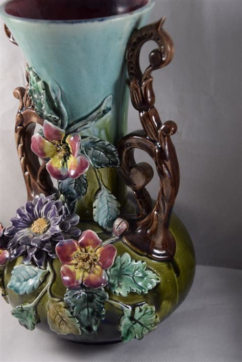 Proantic Paire de vases en barbotine décor floral