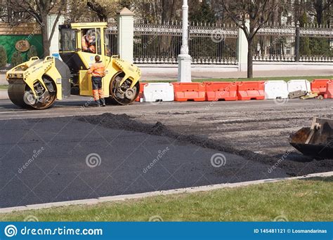 Trabajo Sobre El Camino Bajo Construcci N Mantenimiento De Carreteras