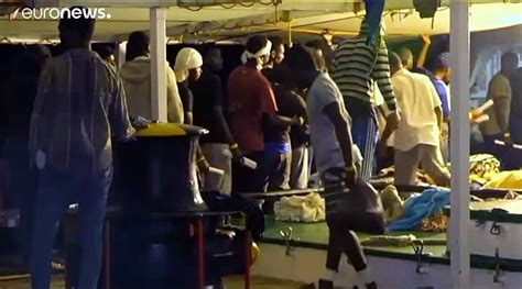 Desembarcan En Lampedusa Los Migrantes Que A N Estaban En El Open