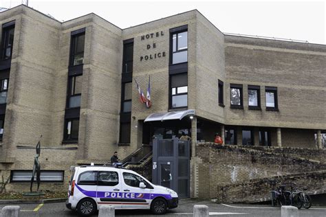 Barberaz Savoie Un Policier En Civil Molesté Par Trois Personnes