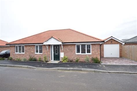 Blue House Gardens Clacton On Sea Co16 3 Bedroom Detached Bungalow