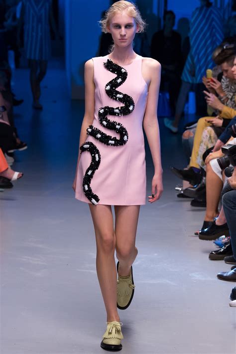 Giles Deacon Spring 2015 Ready-to-Wear Fashion Show - Nastya Sten ...