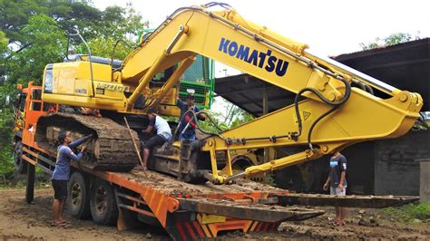 Komatsu Pc200 Excavators Transport With Mitsubishi Fuso Self Loader