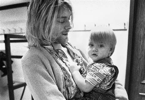 Kurt Cobain and his daughter Frances (1993) | Scrolller