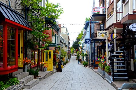 Quebec City Walking Tour — The City Sidewalks