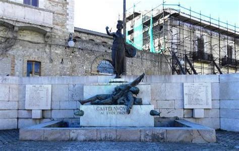 Monumento Ai Caduti Italia Turrita E Fante Morente L Italia Turrita