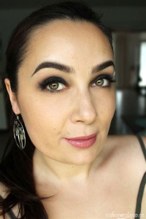 Mezin Rodn Den Rt Nek Obl Ben Nude Odst Ny Ilovemakeup