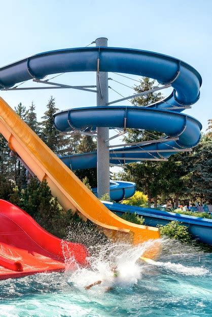 Toboggan Aquatique Dans Le Parc Aquatique Photo Premium