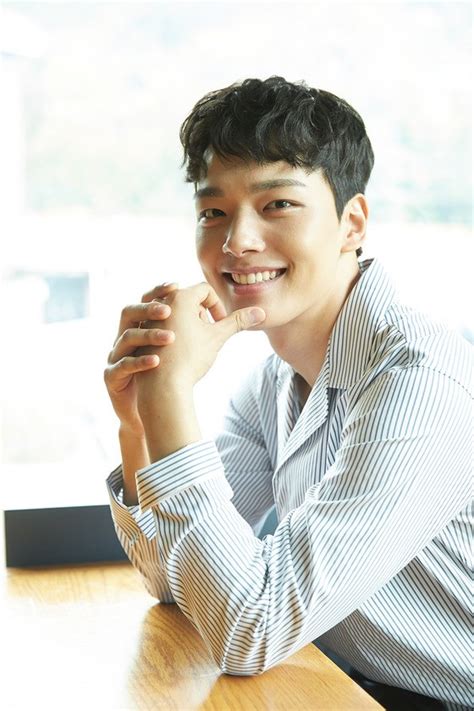 Yeo Jin Goo Shares The One Trait He Looks For In His Ideal Type Koreaboo