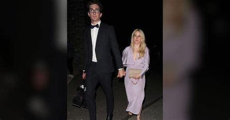 Ellie Goulding Shows Off Abs In Barely There Black Bikini Photos