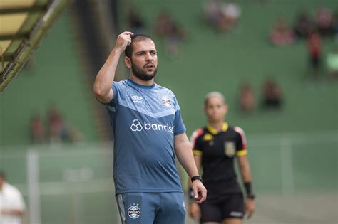 Rubens Franco Assume Como T Cnico Das Gurias Gremistas Sub Na Copa