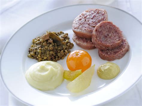 Ricetta Cotechino Con Lenticchie Pur Di Patate E Mostarda Donna Moderna