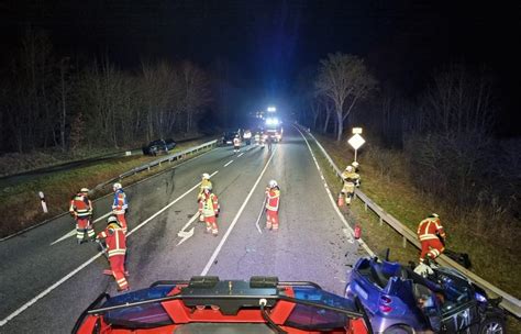 Zwei Schwerverletzte Nach Unfall Auf B Bei Geisling Im Landkreis