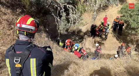 Muy Grave Una Ciclista De 52 Años Al Caer Por Un Terraplén Zona Retiro