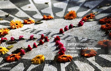 John Lennon Peace Sign Photos and Premium High Res Pictures - Getty Images