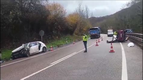 Muere Un Hombre De A Os En Una Colisi N Frontal De Dos Veh Culos En