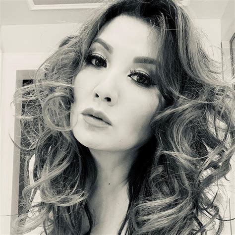 Vợ cũ Bằng Kiều gây sốt vì khoe ảnh bán nude nóng bỏng vào dịp sinh nhật 52