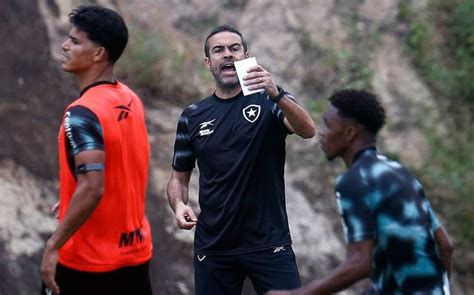 Artur Jorge deve poupar jogadores mais desgastados contra o Criciúma