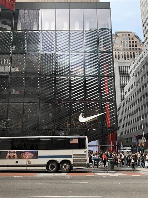 Nike Store New York: steel-and-glass façade - seele