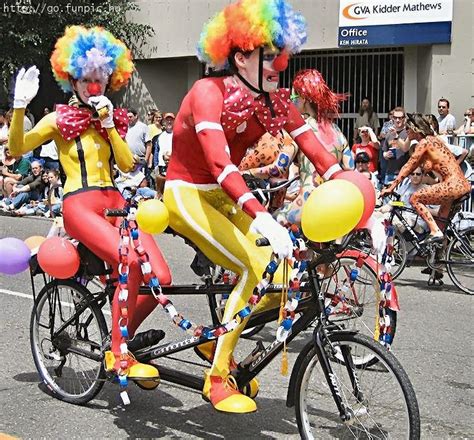 Open Sex In Roads Just Like Tiger Play Very Hot Photos Naked Girls And Guys In Road