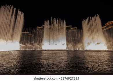 1,924 Bellagio Fountains At Night Images, Stock Photos & Vectors ...