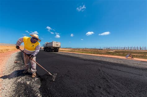 Moradores comemoram avanço das obras da Avenida Marília Mendonça