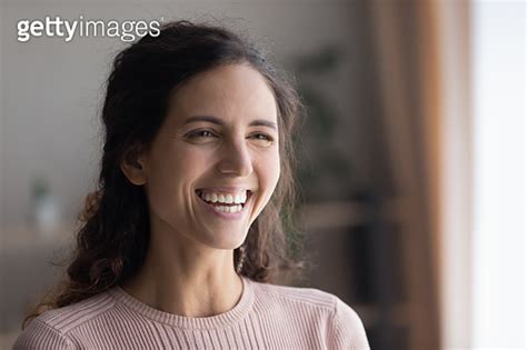 Closeup portrait laughing Latina woman with white toothy smile 이미지 게티이미지뱅크