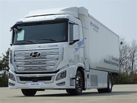 Worlds First Fuel Cell Heavy Duty Truck Hyundai XCIENT Fuel Cell