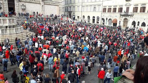 Aborto Donne In Piazza A Perugia Contro La Decisione Della Regione