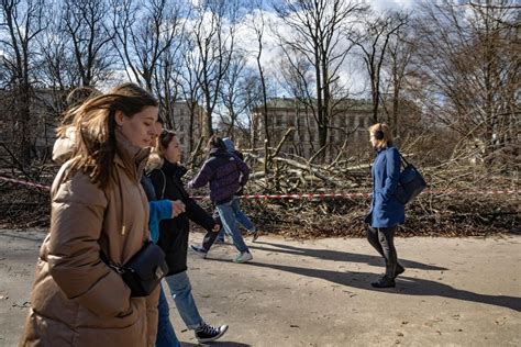 Niebezpieczna pogoda w całej Polsce IMGW ostrzega przed silnym wiatrem