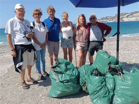 M S De Voluntarios Recogen M S De Kg De Residuos Del Litoral