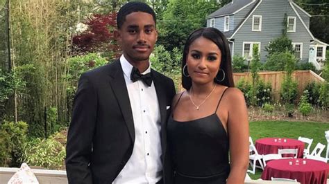 Sasha Obama Goes to Prom, Takes Family Pictures With Michelle, Malia