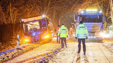 Rutschpartie Auf Glatten Stra En Sorgt F R Zahlreiche Unf Lle Shz